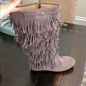 Fringe Moccasin Boots -Size 9